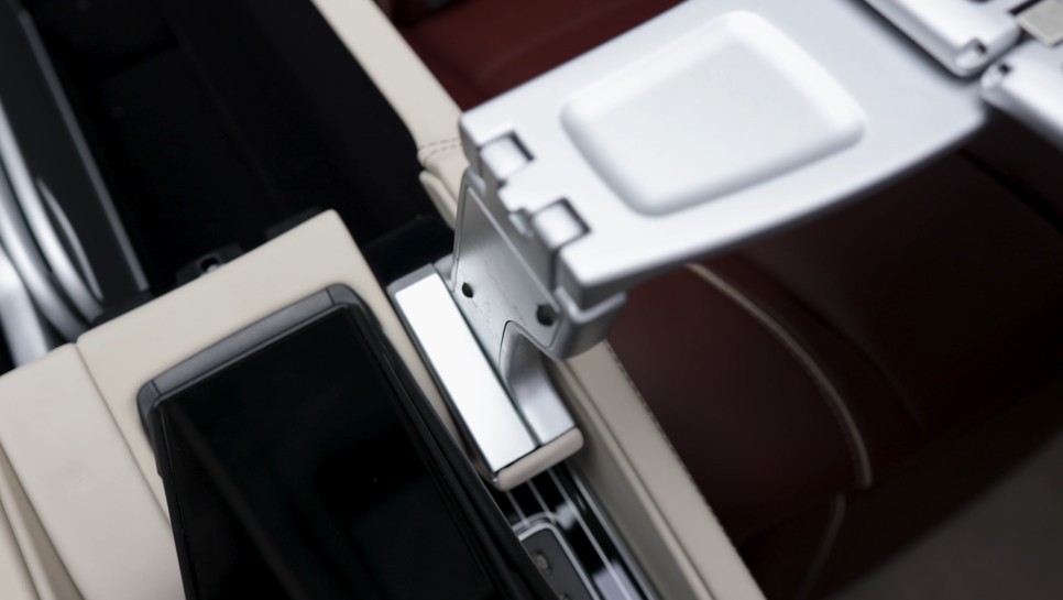 벤츠 GLS600 마이바흐 5인승 모델을 4인승 VIP시트로 개조해 줬습니다. X167 // 모든 GLS 튜닝 가능!