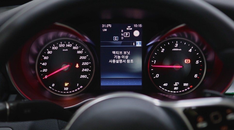벤츠 보행자를 보호하는 엑티브 보닛 옵션이 세차하다가 터지는 경우도 있네요!