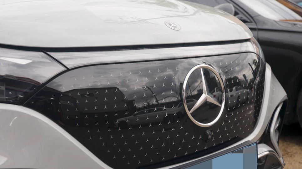 EQE SUV 그릴 중앙 로고 LED 순정 제품으로 교체했어요 //X294