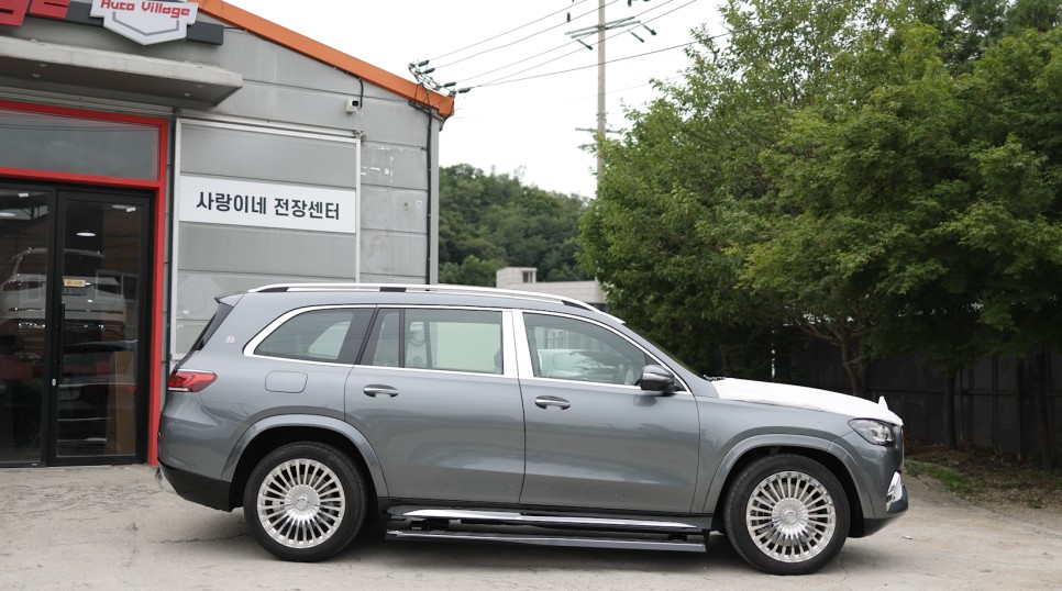벤츠 GLS400d 마이바흐 바디킷 풀 세팅! 앞/뒤 범퍼, 신형 전동사이드 스텝, 마이바흐st 21인치 휠, 실내 엠비언트, 1열 시트 등받이 커버 교체(베이지) x167