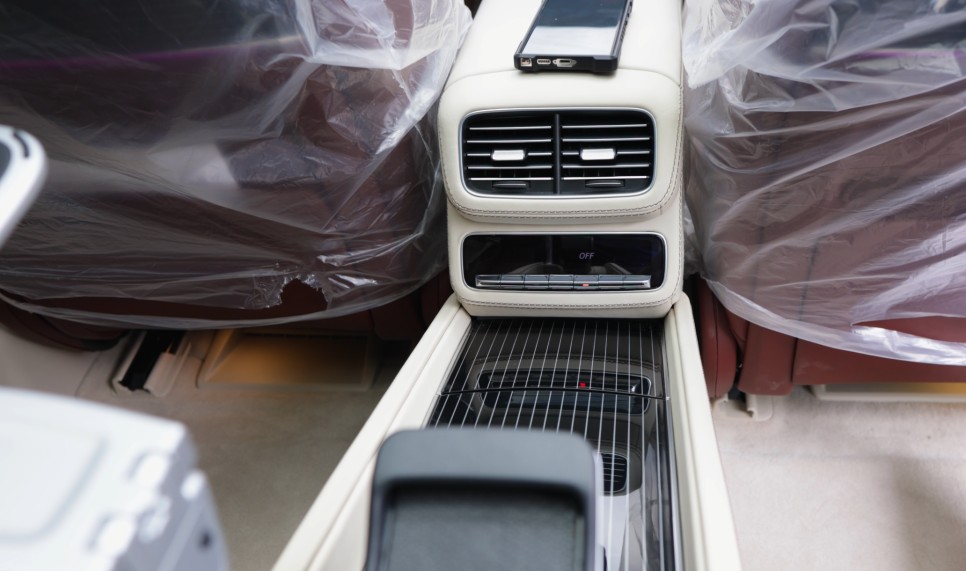 벤츠 GLS600 마이바흐 5인승 모델을 4인승 VIP시트로 개조해 줬습니다. X167 // 모든 GLS 튜닝 가능!