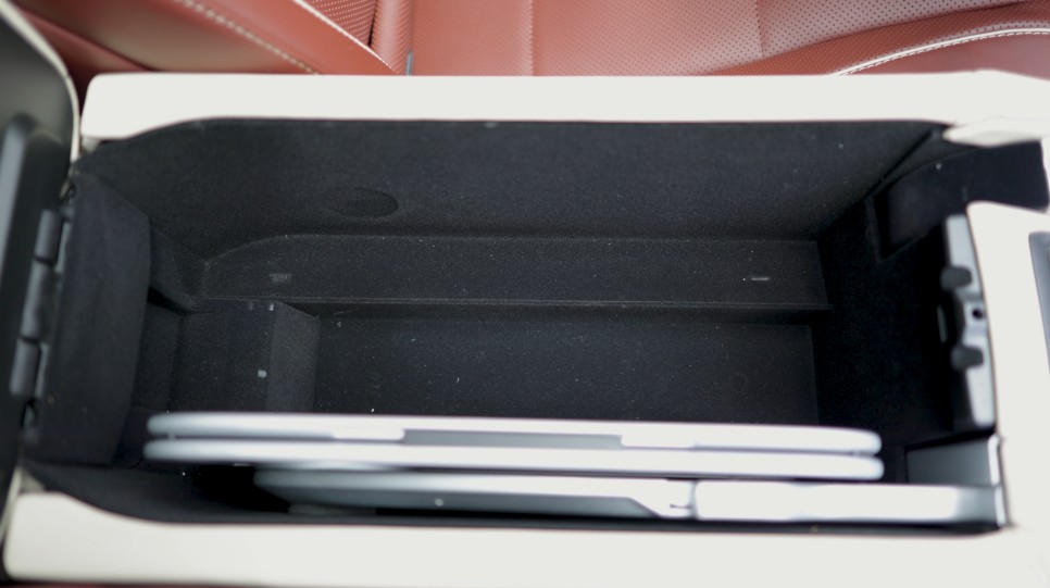 벤츠 GLS600 마이바흐 5인승 모델을 4인승 VIP시트로 개조해 줬습니다. X167 // 모든 GLS 튜닝 가능!