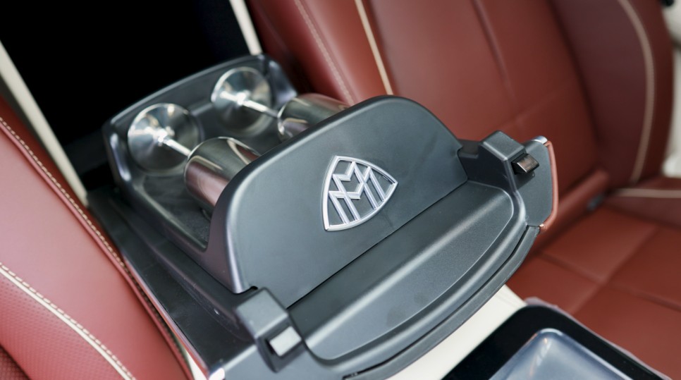 벤츠 GLS600 마이바흐 5인승 모델을 4인승 VIP시트로 개조해 줬습니다. X167 // 모든 GLS 튜닝 가능!