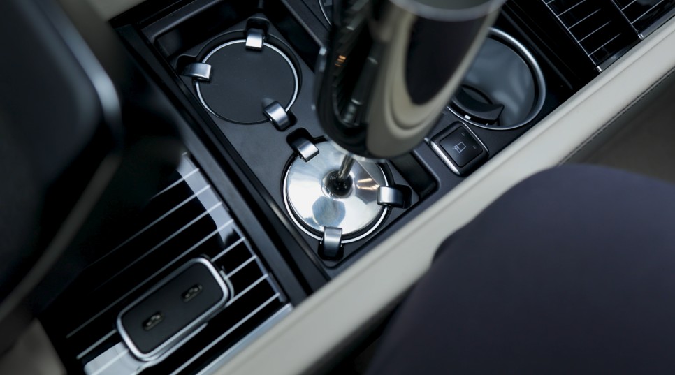 벤츠 GLS600 마이바흐 5인승 모델을 4인승 VIP시트로 개조해 줬습니다. X167 // 모든 GLS 튜닝 가능!