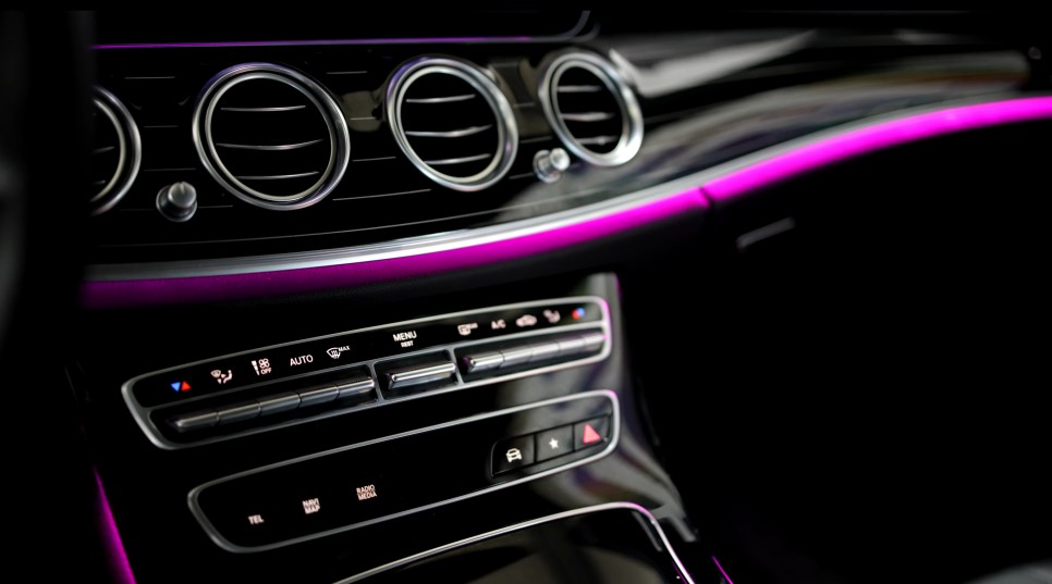 벤츠 E클래스 센터 콘솔 트림 브라운 애시우드로 교체! W213 페이스리프트 전!!