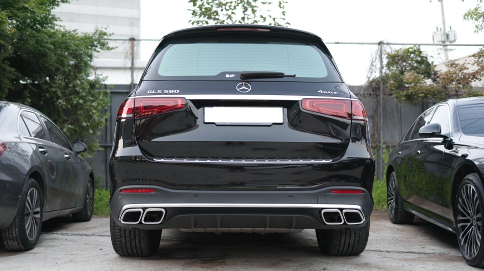 벤츠 GLS 580 뒤태가 심심하게 느껴지시는 분들에게 강력 추천! GLS 63AMG 머플러팁/디퓨저 장착!
