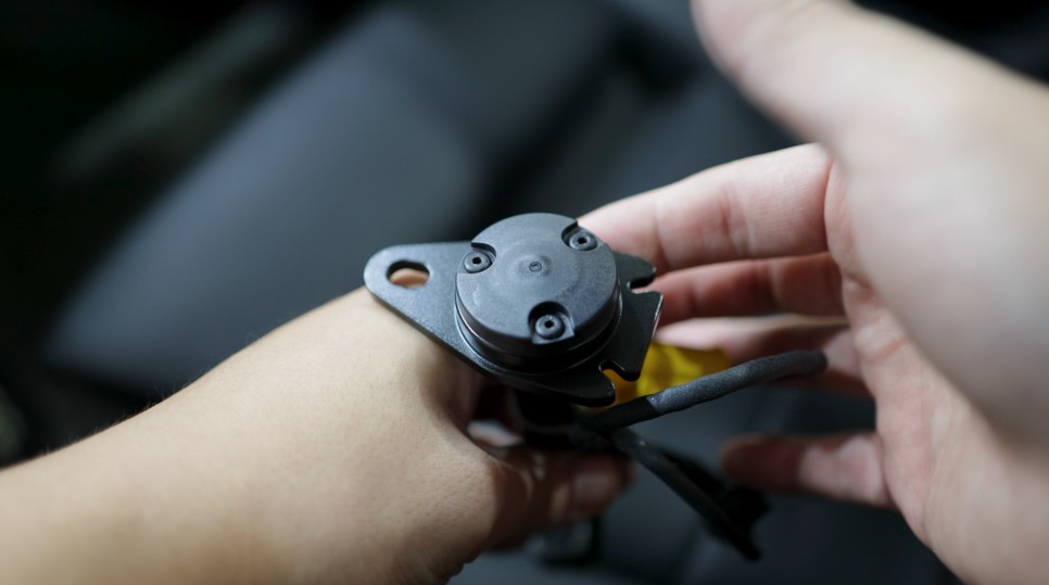 벤츠 보행자를 보호하는 엑티브 보닛 옵션이 세차하다가 터지는 경우도 있네요!