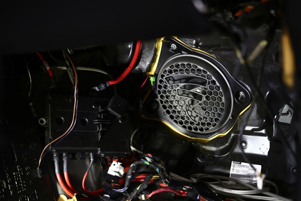 벤츠 E클래스(W213) 에는 어떤 우퍼가 들어있을까 ? 벤츠 오디오 전격비교!