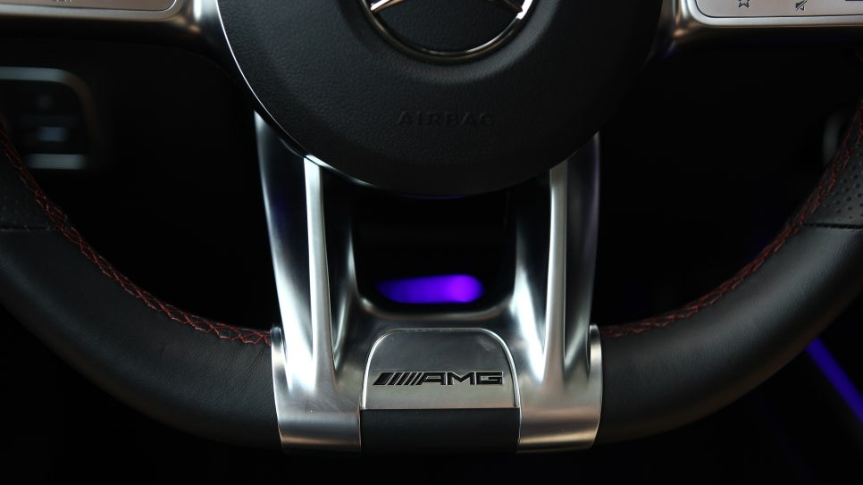 벤츠 GLB AMG 35(X247) 실내를 더 AMG 스럽게 만들어 보세요! AMG핸들 커버, A필러 부메스터 커버