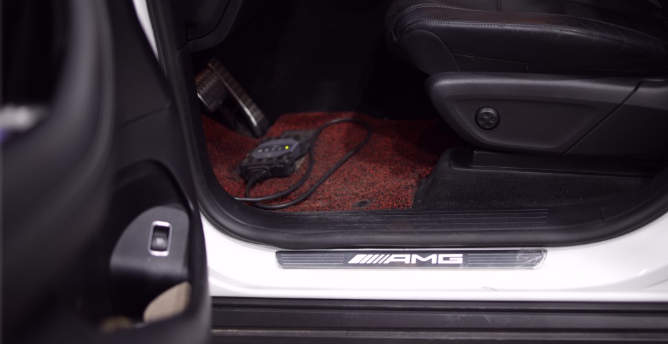 벤츠 GLE 400d 모델의 AMG 튜닝 끝판왕! 배기를 머플러에 맞게 연장해주었습니다. 순정 AMG 도어 스커프 W167