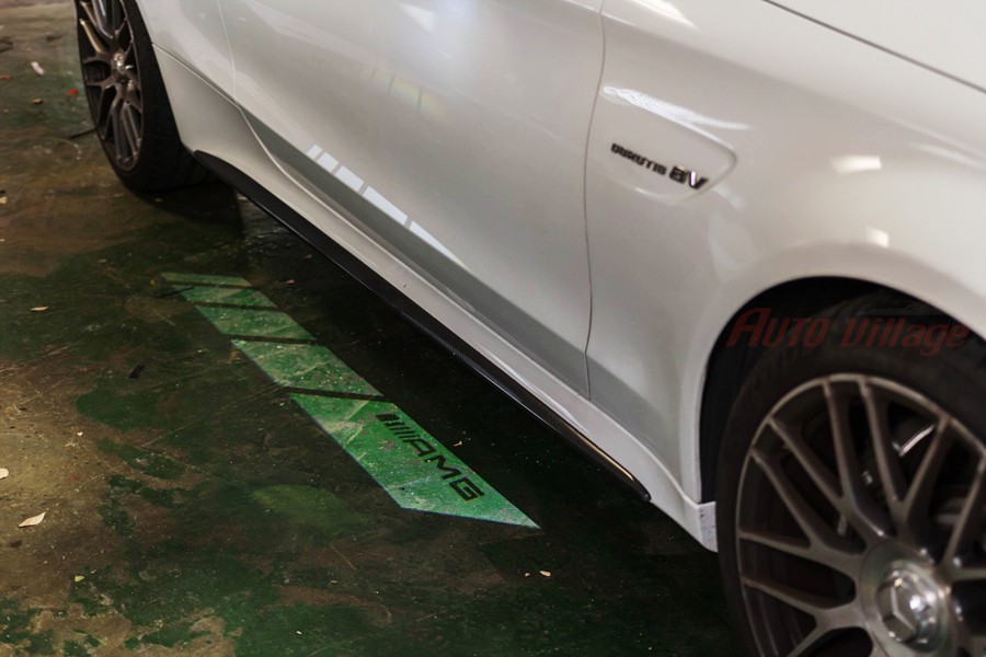 벤츠 C63(W205)에 설치되는 사이드 램프와 카플레이!