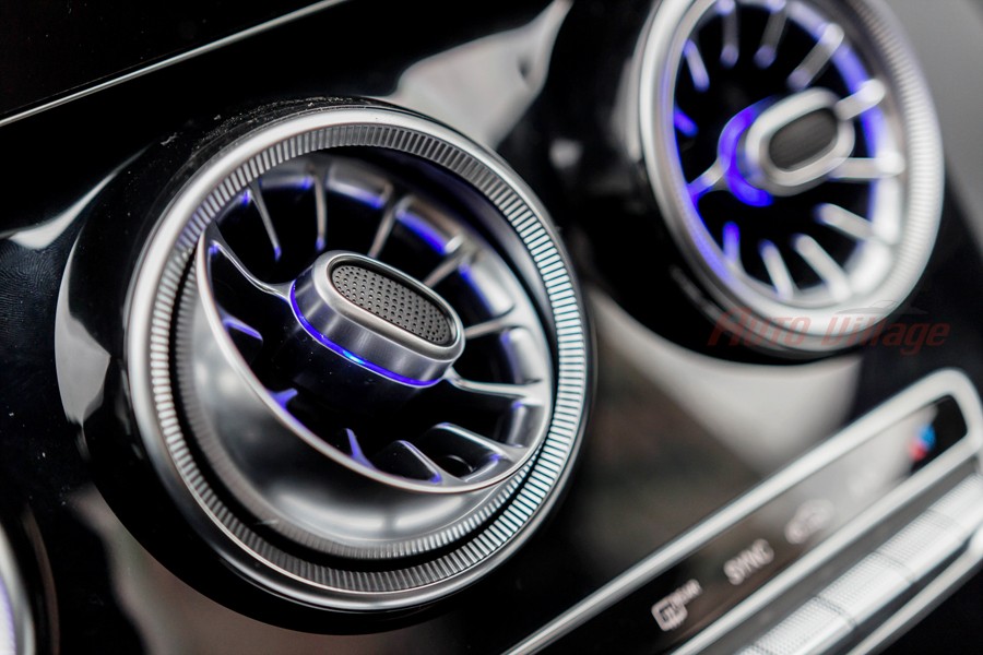 벤츠 C클래스(W205) 송풍구를 앰비언트 송풍구로 풀 교체!