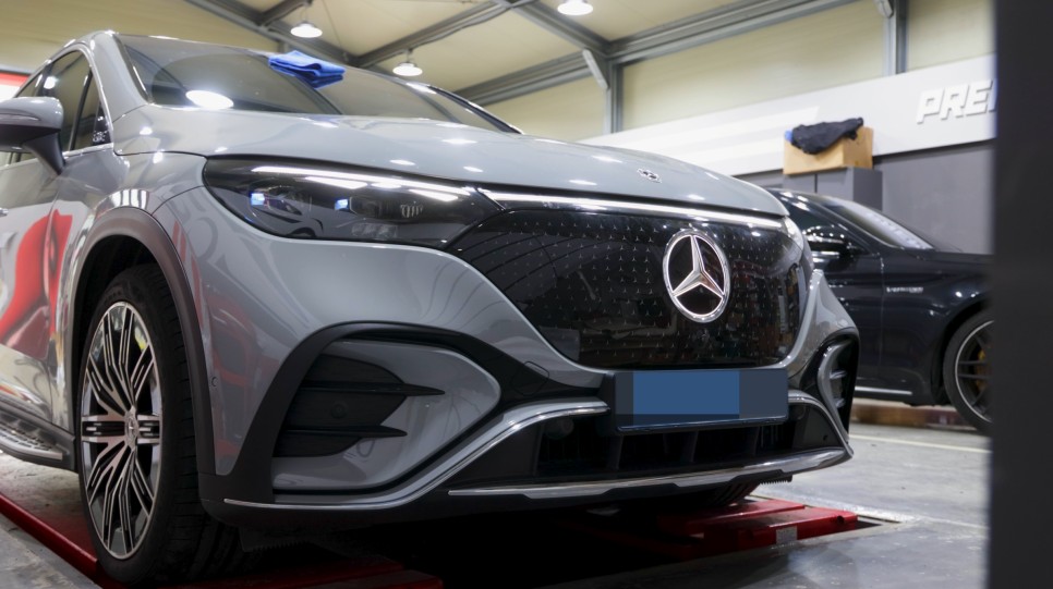 EQE SUV 그릴 중앙 로고 LED 순정 제품으로 교체했어요 //X294