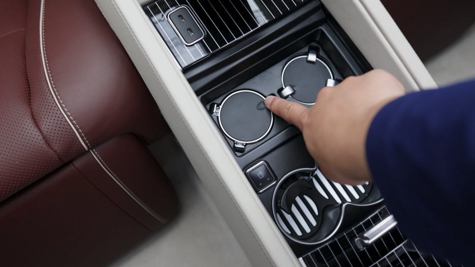 벤츠 GLS600 마이바흐 5인승 모델을 4인승 VIP시트로 개조해 줬습니다. X167 // 모든 GLS 튜닝 가능!