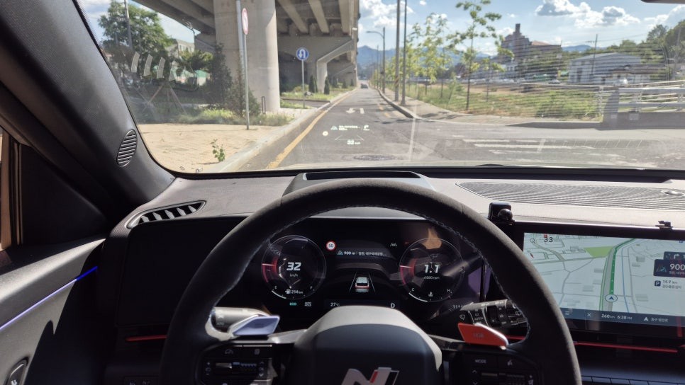 디올뉴코나SX2 가솔린에 순정HUD와 아이오닉N라인핸들, 그리고 엠비언트 확장시공까지 다 챙겨갑니다.