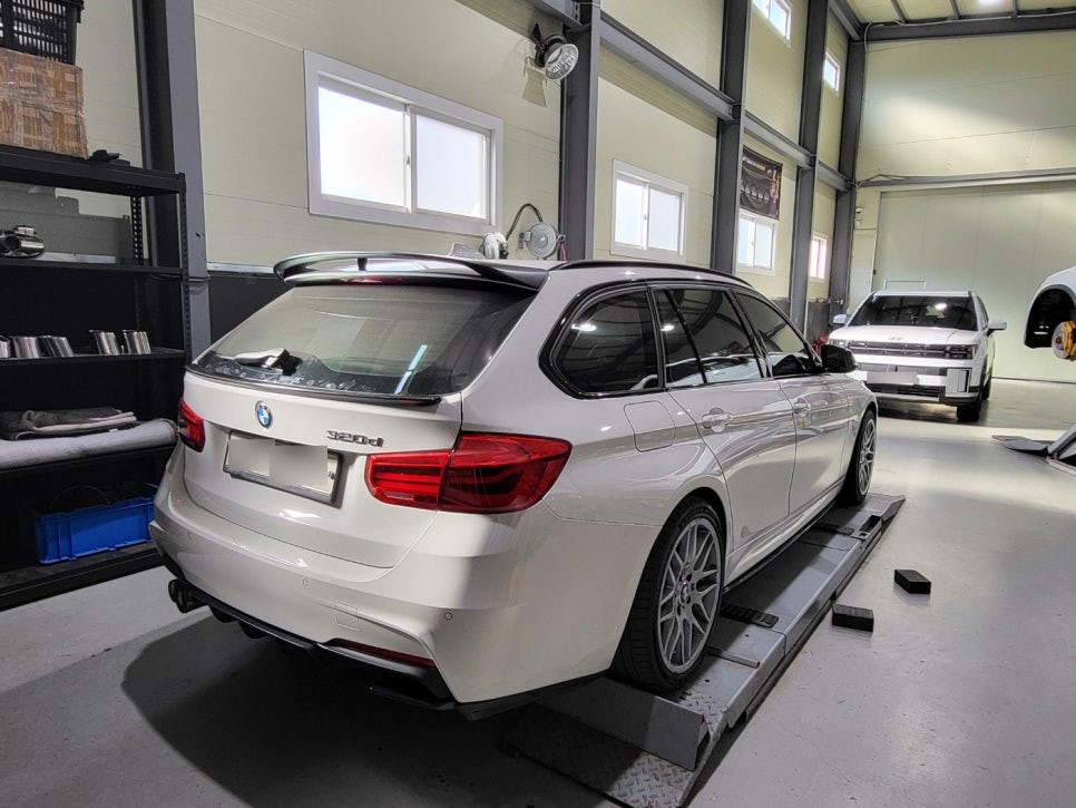 경기북부 / BMW 320d 투어링 순정형 듀얼배기 114파이 싱글팁 적용 일산 튜닝샵 아즈펙토 / 고양 일산동구 / 고양.일산.김포