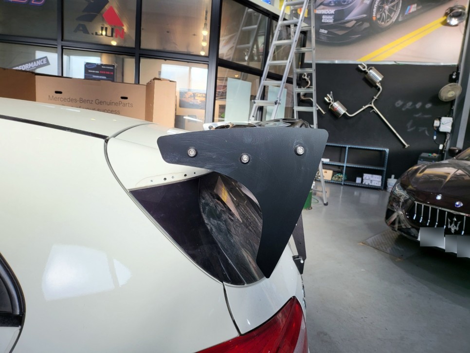 벤츠 A45AMG RSW GT윙 멜빵 스포일러 장착으로 더욱 스포티한 차량 업그레이드 경기 북부 일산 아즈펙토 / 고양 일산동구