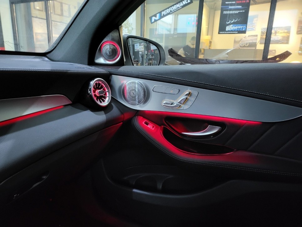 벤츠 GLC 엠비언트 패키지 상품 실내 인테리어를 더욱 럭셔리하게 바꿔줄수있습니다. 경기 북부 일산 아즈펙토 / 고양 일산동구