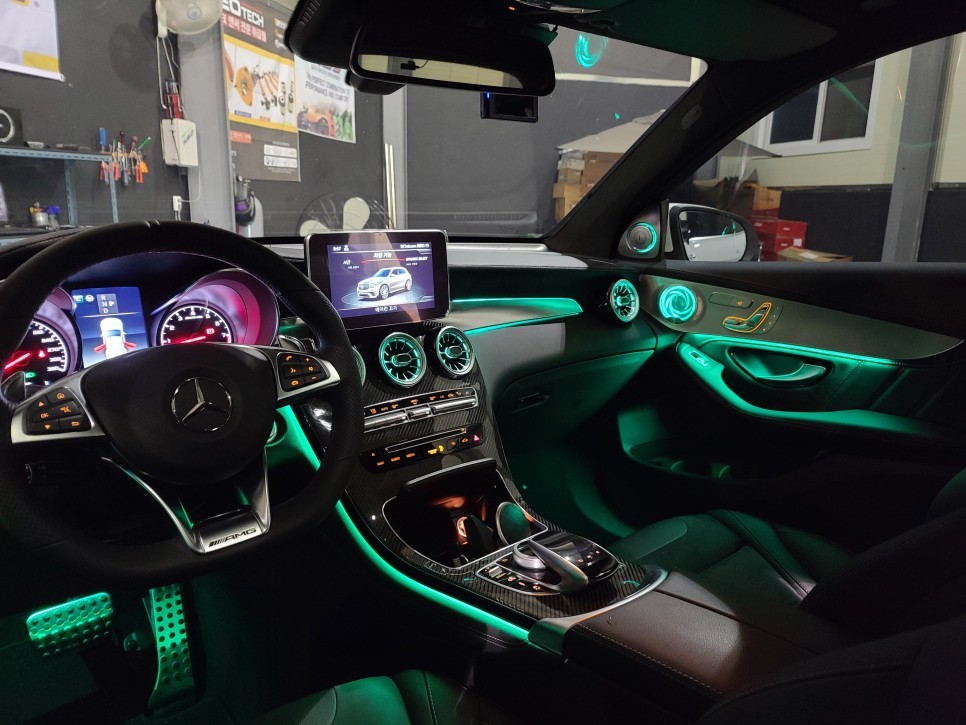 벤츠 GLC 63AMG 순정형 엠비언트 패키지 + 회오리미드추가 / 고양 일산동구