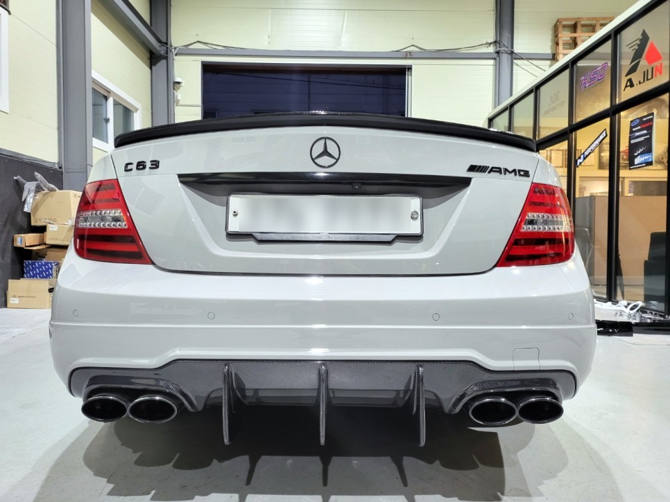 벤츠 C63 AMG W204모델 카본 파츠 튜닝 드레스업 디퓨져 프론트 사이드 수입차 전문 튜닝샵 AZ퍼포먼스