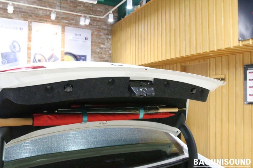 서울 / BMW 3시리즈 F30 330i 케이픽 순정형 전동트렁크 시공과 조수석 워크인스위치 / 광진.성동.동대문.중랑