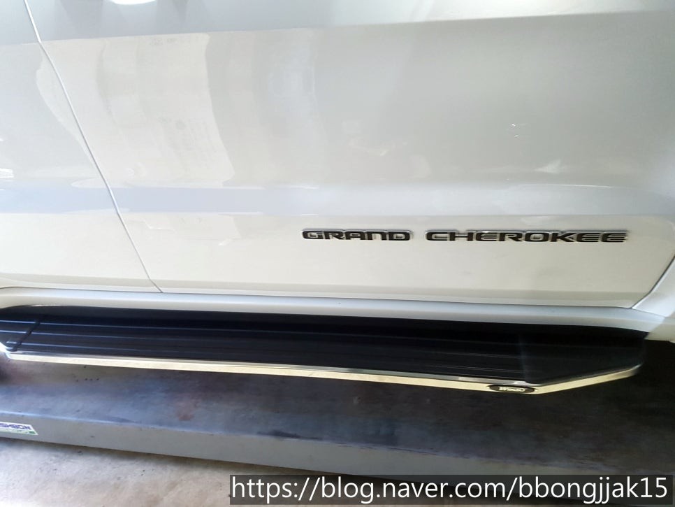 그랜드 체로키 윈보코리아 사이드스텝 이식으로 편리함을 추가하다 / 포항 순정옵션 수입차 / 포항, 경주