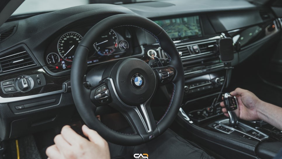 BMW 5시리즈 핸들 교체와 코딩작업 내 차 5년은 젊어지게 만들기  - 대구 카인사이드