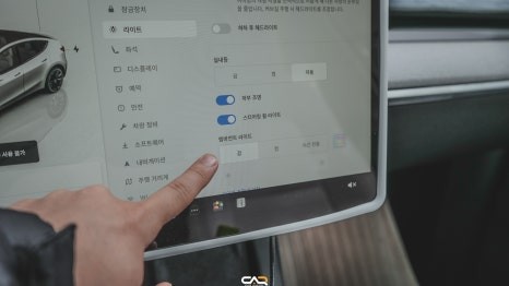 [대구 테슬라 튜닝] 대구 테슬라 모델Y, 순정 연동 엠비언트 튜닝으로 완성하는 일체감의 미학 - 대구 카인사이드