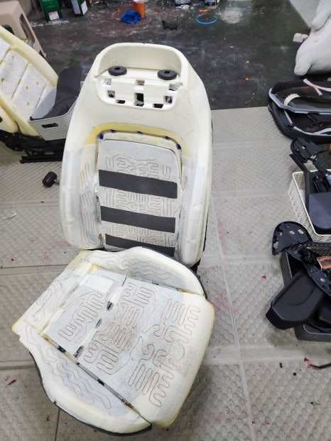 자동차시트교체 벤츠GT 타업체 염색시공 결과물 엉망, 재입고 고양 일산 / 일산동구 성석동