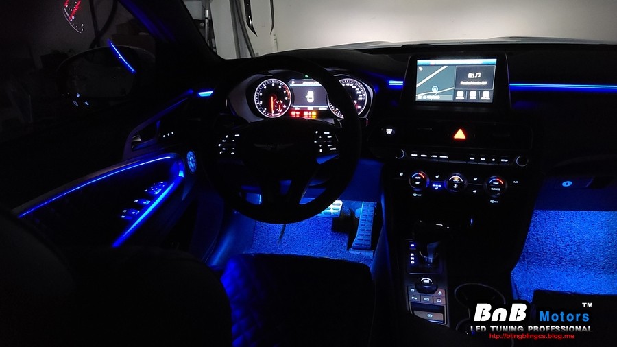 제네시스 G70 실내 무드등 튜닝은 이렇게~ 비노출 엠비언트와 풋등의 조합으로 완성된 실내 인테리어! 경남 거제 창원 부산 울산 비앤비모터스 / 거제 연초면