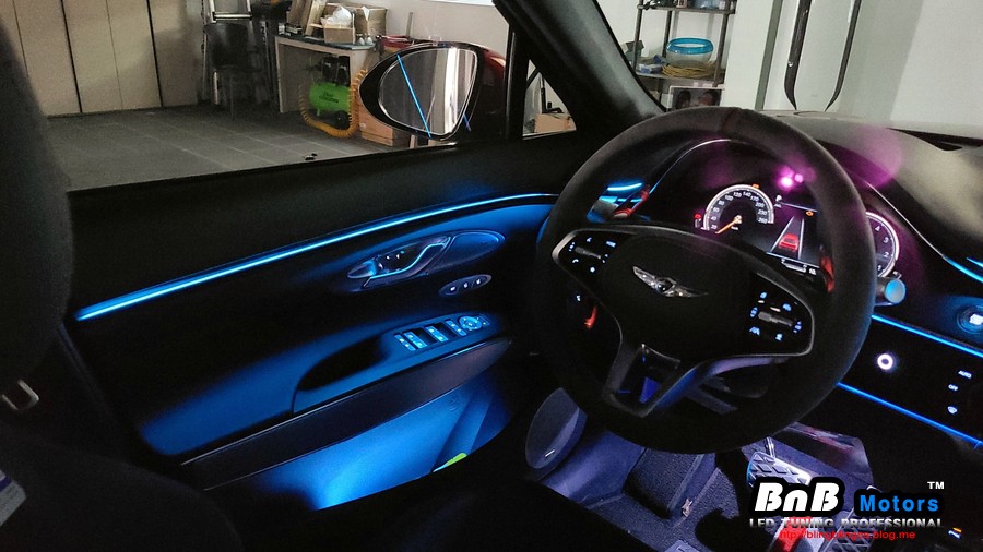 제네시스 GV70 순정연동 비노출 엠비언트 무드등 튜닝! 조금은 아쉬웠던 순정 엠비언트를 업그레이드! 대시보드와 도어라인 엠비언트 추가로 더욱 아늑한 실내감성 튜닝! / 거제 연초면