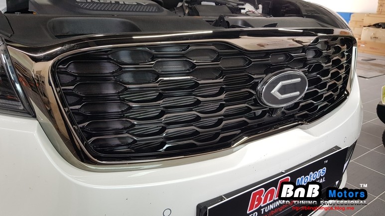더 뉴 쏘렌토 튜온 블랙 라디에이터 그릴 교체 + 컨셉토 LED 엠블럼 장착 [거제 통영 그릴 교체] / 거제 연초면