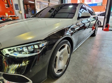 벤츠 W223 S580 마이바흐 블랙&화이트 투톤 전체랩핑