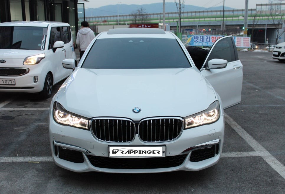 BMW 730d 라이트 필름시공
