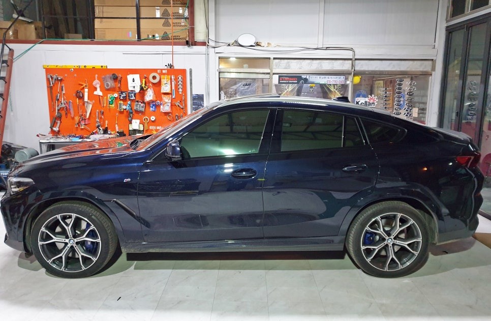 크롬죽이기 시공으로 새로운모습으로 거듭난 BMW X6 40i