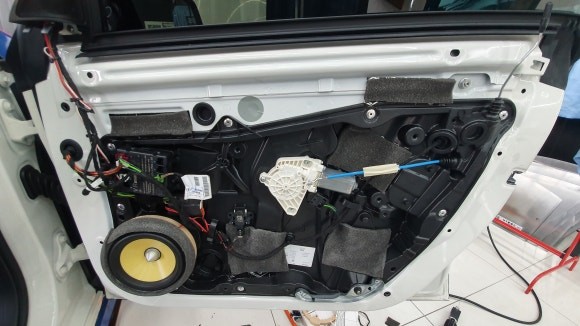 오산카오디오 벤츠 스피커교환시공    오산 동탄 수원 향남 평택 송탄 카오디오 썬팅 블랙박스 네비게이션 경보기 / 평택 오산 안성