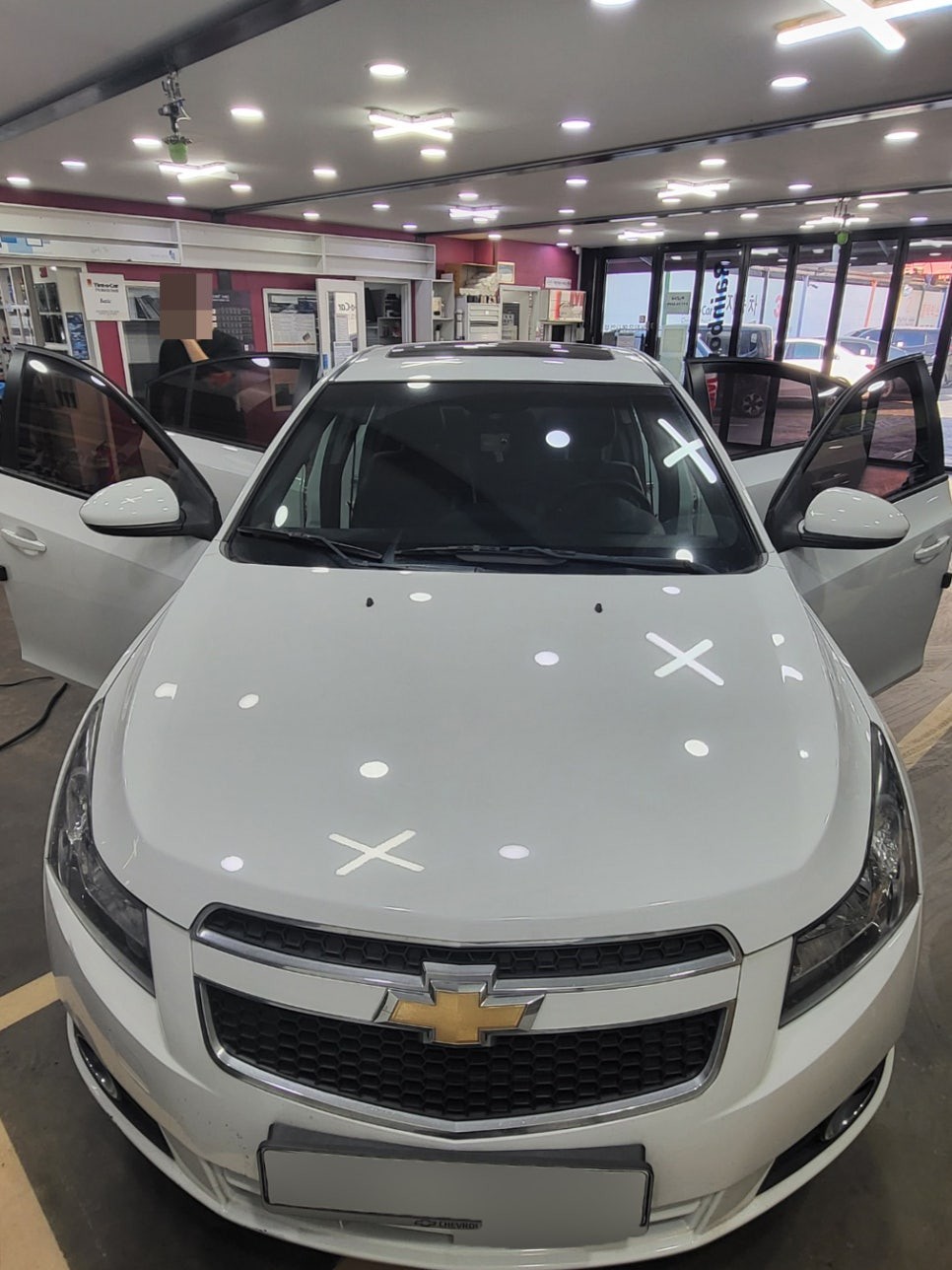 영등포 썬팅 재시공 전문)쉐보레 크루즈 뒷유리 뽀글이 썬팅 제거 가능? 불가능? 궁금하면 드루와~! (뒷유리 뽀글이는 왜 생기는가??)  / 서울 양천, 구로, 강서, 영등포, 부천 | 오늘의카 - 튜닝,정비 시공후기 모음 앱