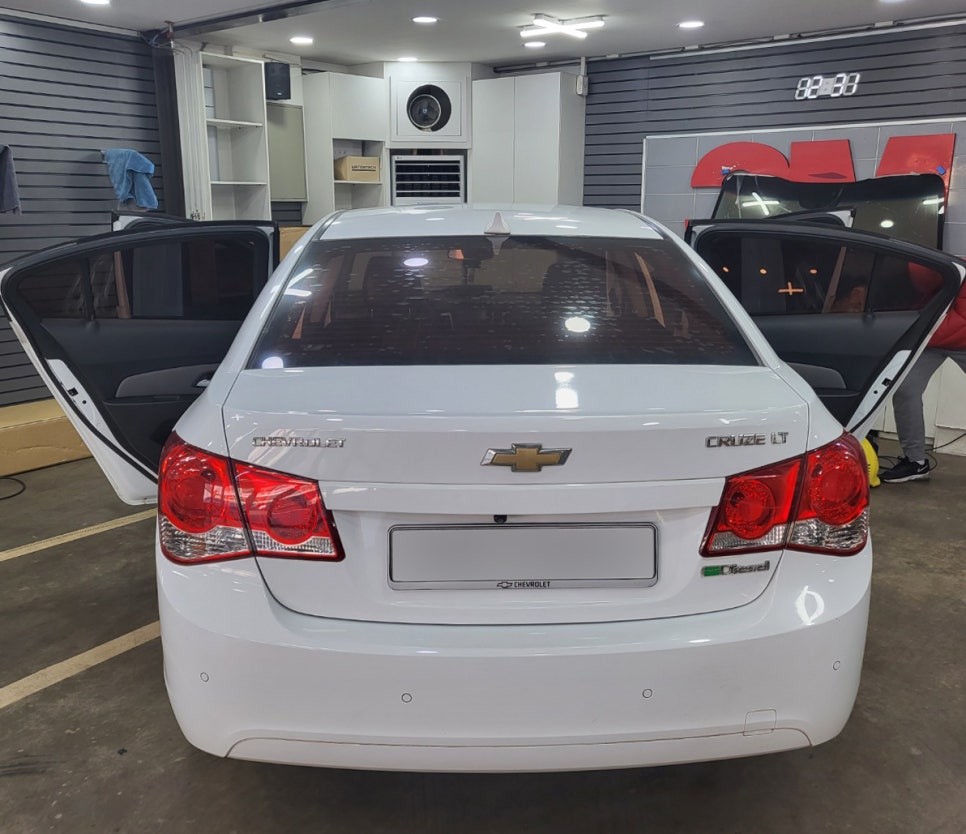 영등포 썬팅 재시공 전문)쉐보레 크루즈 뒷유리 뽀글이 썬팅 제거 가능? 불가능? 궁금하면 드루와~! (뒷유리 뽀글이는 왜 생기는가??)  / 서울 양천, 구로, 강서, 영등포, 부천 | 오늘의카 - 튜닝,정비 시공후기 모음 앱