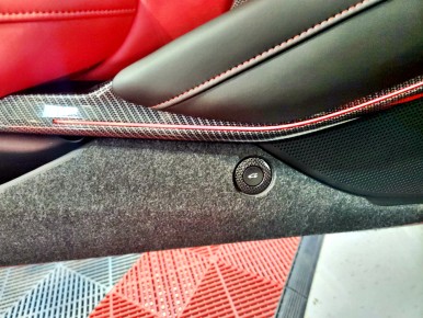 카마로 6.5세대 도어 카본 수전사 작업으로 실내 포인트 완성 / 경기 광주