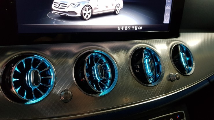 [분당 벤츠 전문점] 벤츠 W213 E클래스 2020년식 E300 신차 탁송 순정형 부메스터 전동 트위터, 전면 송풍구 엠비언트 LED 무드등 교체 작업 / 성남 분당구 정자동