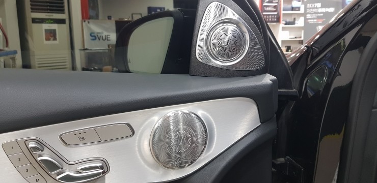 [분당벤츠전문점] 벤츠 GLC C253 GLC220d 쿠페 2021년식 미드레인지 커버 부메스터 엠비언트 커버교체 / 성남 분당구 정자동