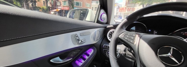 [분당벤츠전문점] 벤츠 GLC X253 GLC300 2019년식 순정 64색 엠비언트 변경 부메스터 3D전동 트위터 전면 송풍구엠비언트 리어 송풍구 엠비언트 / 성남 분당구 정자동