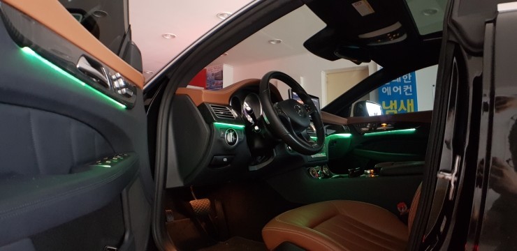 [분당 벤츠 전문점] 벤츠 CLS클래스 W218 2018년식 CLS350d 순정 3색 엠비언트를 순정 12색 멀티컬러 적용 光량 5배 UPUP~~ 순정방식 그대로~~ 변경작업 / 성남 분당구 정자동