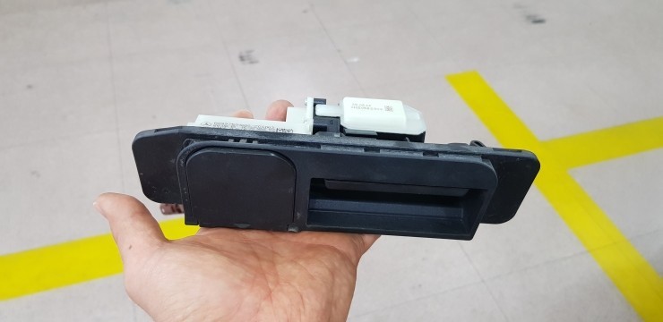 [분당벤츠전문점] 벤츠 C클래스 W205 C220d 2019년식 순정 후방카메라 먹화면 블랙아웃 순정 후방카메라 교체