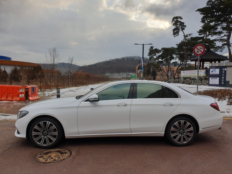 벤츠 E450 블랙인데 화이트유광으로 전체랩핑! / 광명, 안양, 시흥