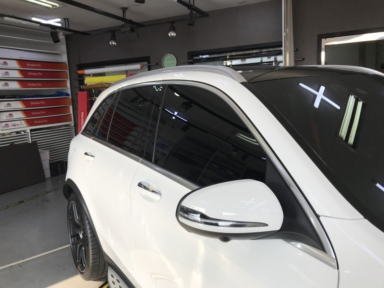 경기남부 / 벤츠 GLC 63AMG 화이트 컬러 차량에 사틴블랙을 포인트로! / 광명, 안양, 시흥 / 부천.광명