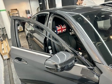 BMW G30 520I 유광카본 실내랩핑 및 크롬죽이기
