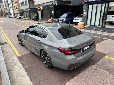 BMW G30 520I 유광카본 실내랩핑 및 크롬죽이기