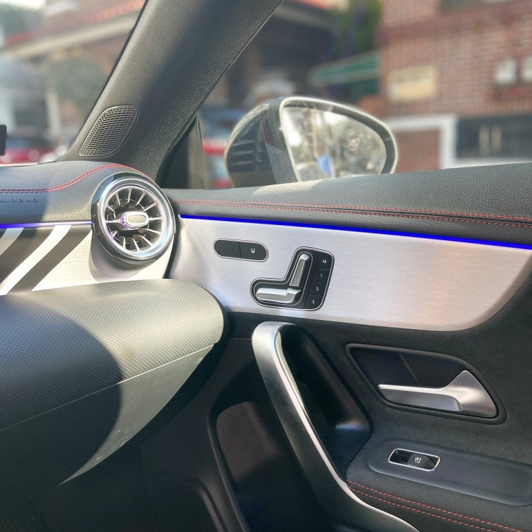 벤츠 CLA 45AMG 실내 포인트의 완성은 카본블랙 실내랩핑 어디로?｛광명 카크로스｝