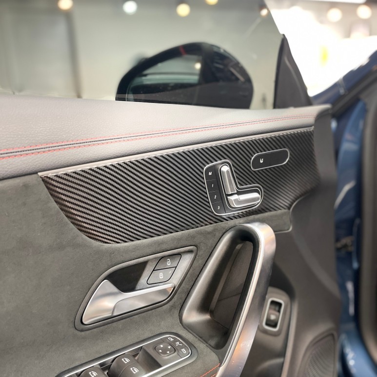 벤츠 CLA 45AMG 실내 포인트의 완성은 카본블랙 실내랩핑 어디로?｛광명 카크로스｝